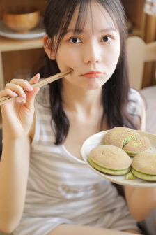 女人尴尬的紧身裤